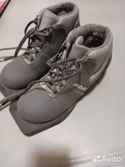 Лыжи 140см, ботинки 34-35 размер