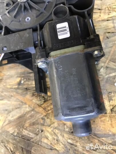 Мотор стеклоподъемника передний левый Ford Focus 2