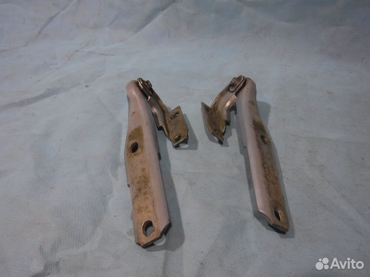 Петля капота левая правая Audi A6 c5 / Ауди А6 с5