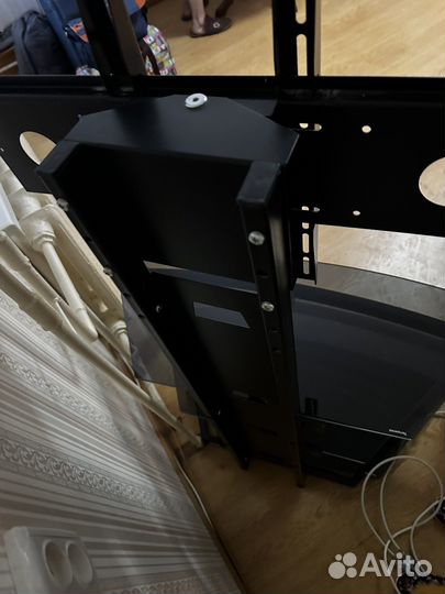 Стеклянная тумба для тв с кронштейном