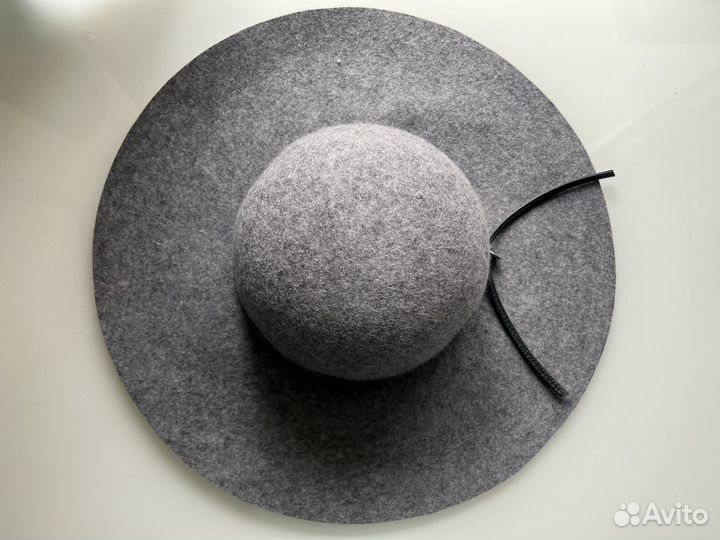 Шляпа с широкими полями