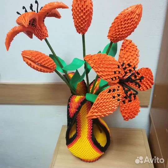 Лилия в вазе