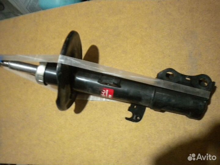 Стойки передние Toyota Wish 03-09 г