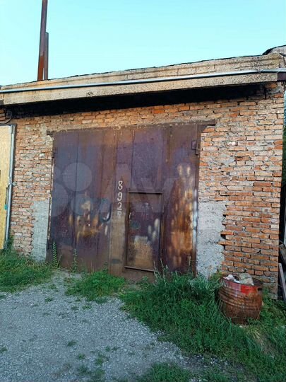 Гараж, > 30 м²