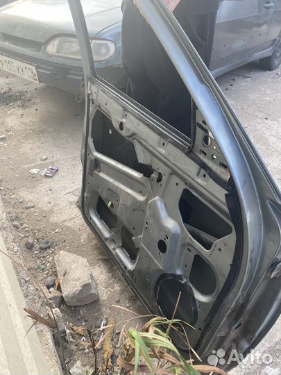 Дверь левая передняя priora кварц