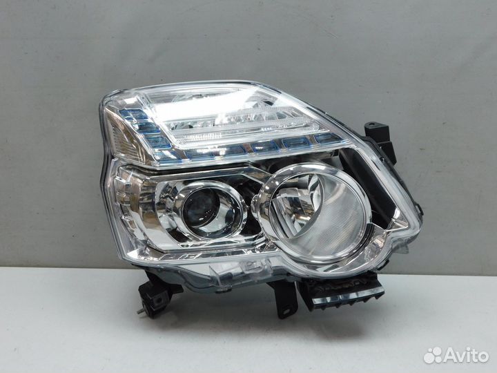 Фара правая Nissan X-Trail