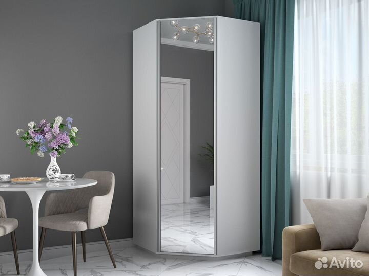 Угловой шкаф. Белого цвета с зеркалом 90/220/90