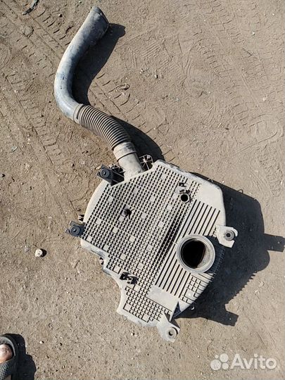 Корпус воздушного фильтра Renault Logan