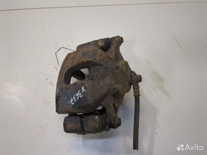 Суппорт Toyota Avensis 3, 2016