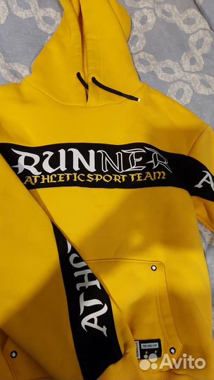 Продаю свитшот для мальчика