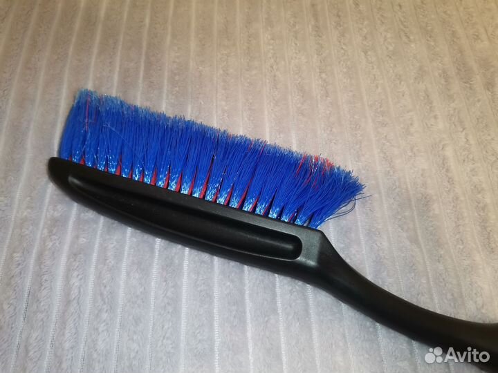 Автомобильная щётка со скребком