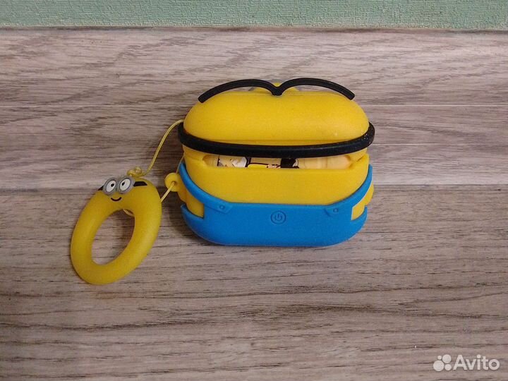 Чехол для беспроводных наушников в виде миньона