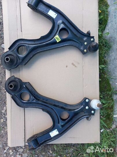 Рычаг передний