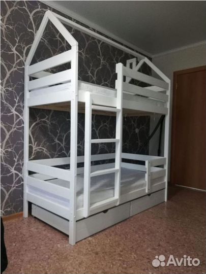 Двухъярусная детская кровать