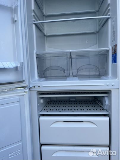 Холодильник Indesit,двухкамерный