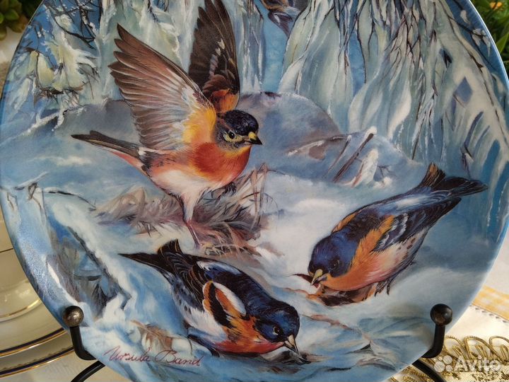 Тарелка серии Птицы Зимой Горные зяблики под ивой