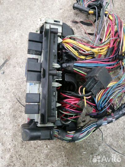 Блок предохранителей GM Opel Vectra B x16xel