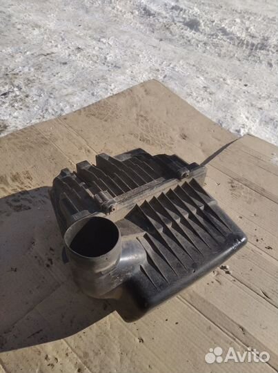 Корпус воздушного фильтра с дефектом Peugeot 307