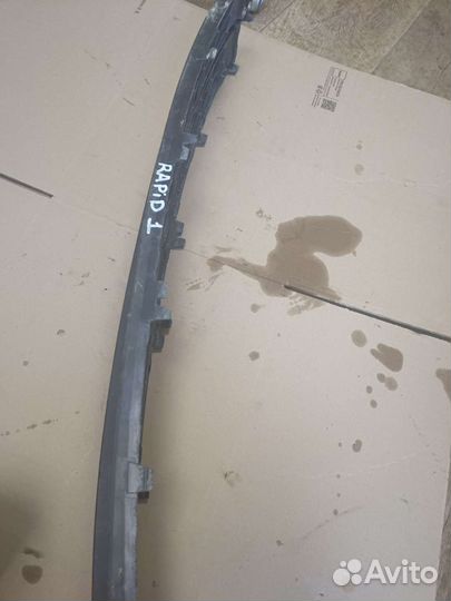 Решетка радиатора нижняя Skoda Rapid 1