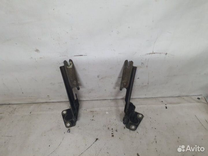 Петли капота Mazda 626 седан 1997