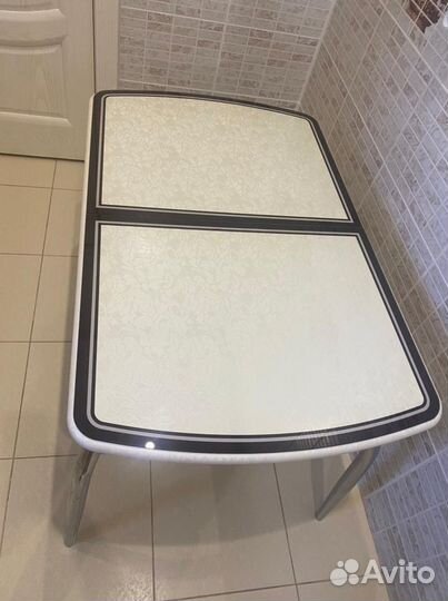 Кухонный стол