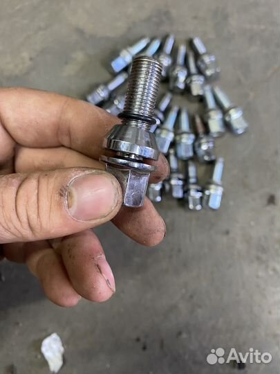Болты с эксцентриком