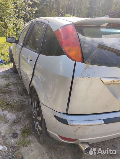 В разборе. Запчасти. Ford Focus 1.8 2003. Хэтчбек