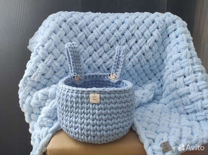 Комплект в кроватку новый с плюшевым пледом