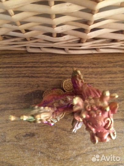 Сувенир дракон на монетках