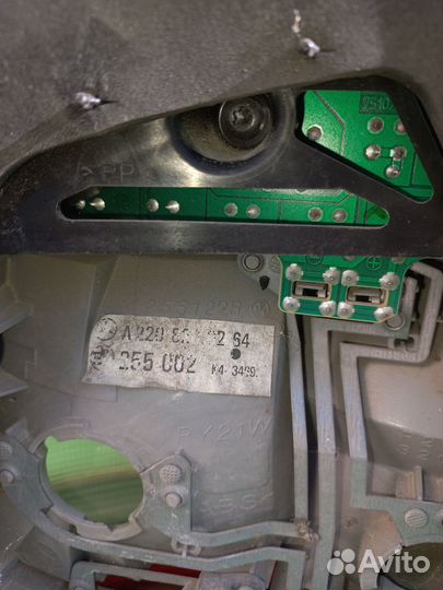 Фонарь задний правый Mercedes S W220