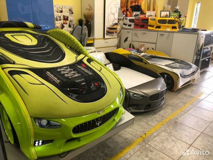 Детская кровать машина