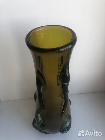 Ваза из гутного стекла