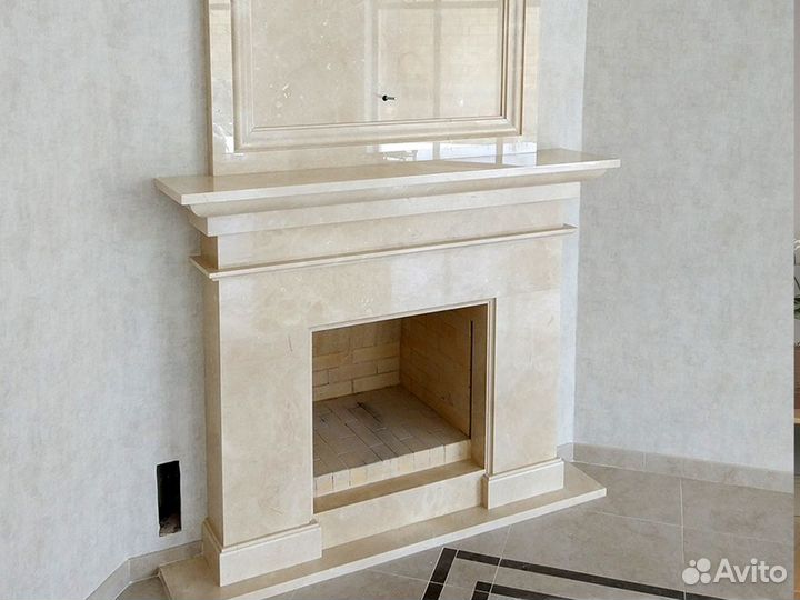 Камин из мрамора Крема Нова