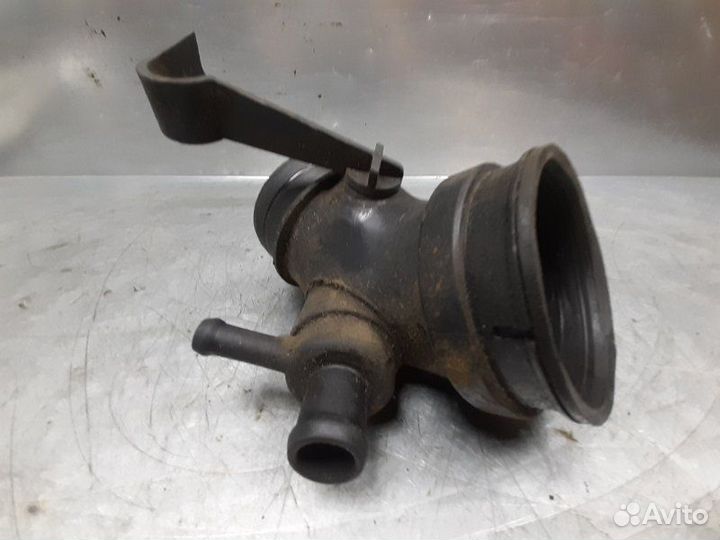 Патрубок воздушного фильтра Volkswagen Passat B5