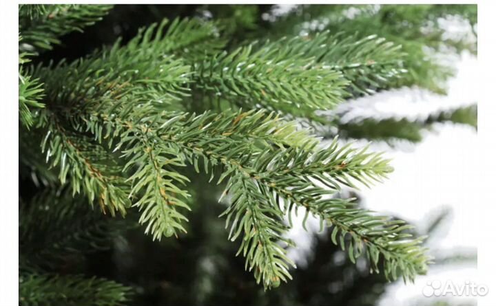 Елка искусственная с гирляндой и игрушками