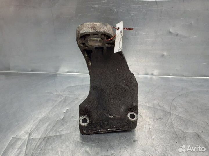 Кронштейн двигателя левый Audi 100 C4 1991-1994