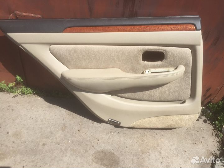 Обшивка двери, задняя левая Toyota Brevis