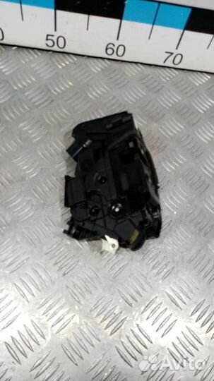 Б/У Замок двери передней правой VAG