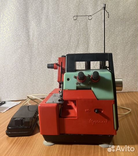 Продаю оверлок Крош