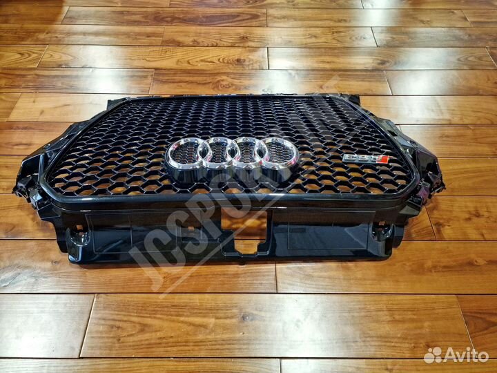 Решетка радиатора Audi RS3 8V