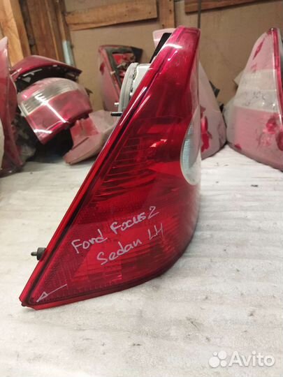 Фонарь левый Ford Focus 2 седан 5M5113405B