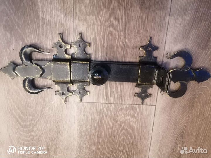 Засов для двери или ворот декоративный