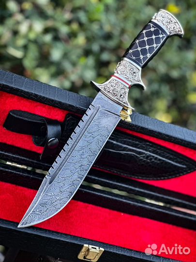Нож из дамасской стали