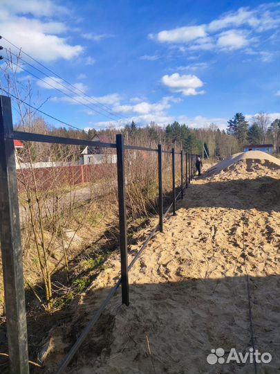 Забор для дачного участка на сваях