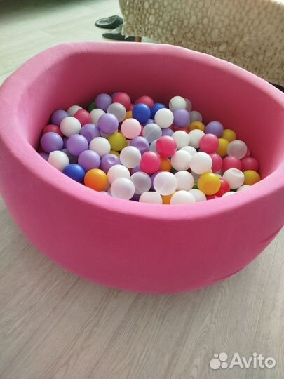 Сухой бассейн с шариками