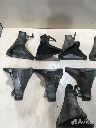 Кронштейн двигателя правый Ауди А4 Б5 8D0199308M