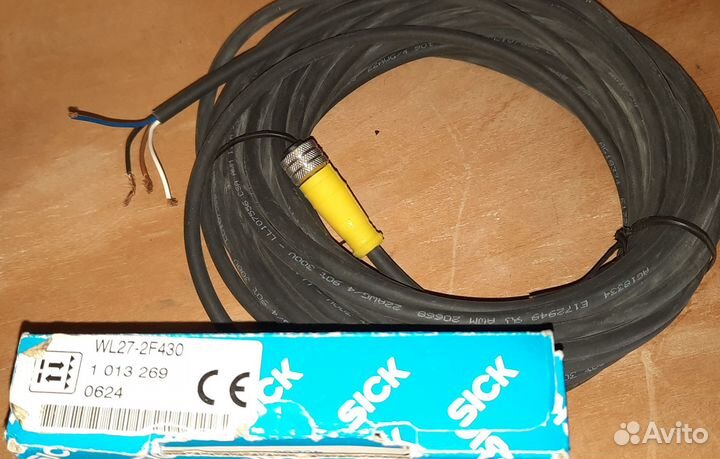Оптический датчик Sick WL27-2F430 с кабелем