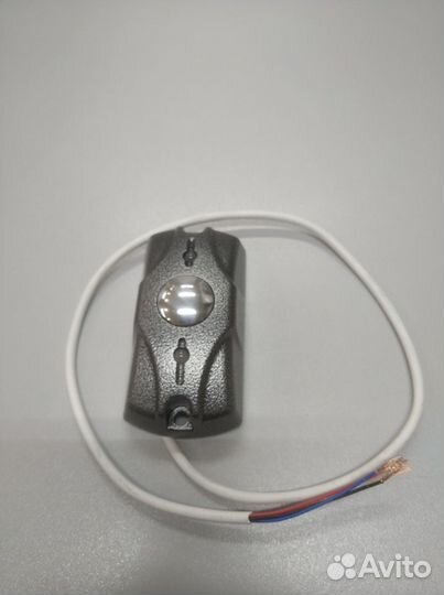 Накладная кнопка выхода