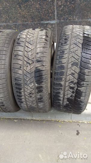 Продам комплект зимней резины на дисках BMW