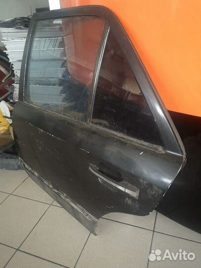 Дверь задняя левая w124